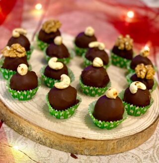 Praline di cioccolato con frutta secca e uvetta