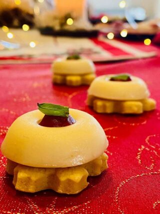 Mini savarin di panna cotta salata