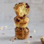 muffin con mirtilli rossi e cioccolato bianco