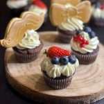 Muffin con mirtilli rossi e cioccolato bianco