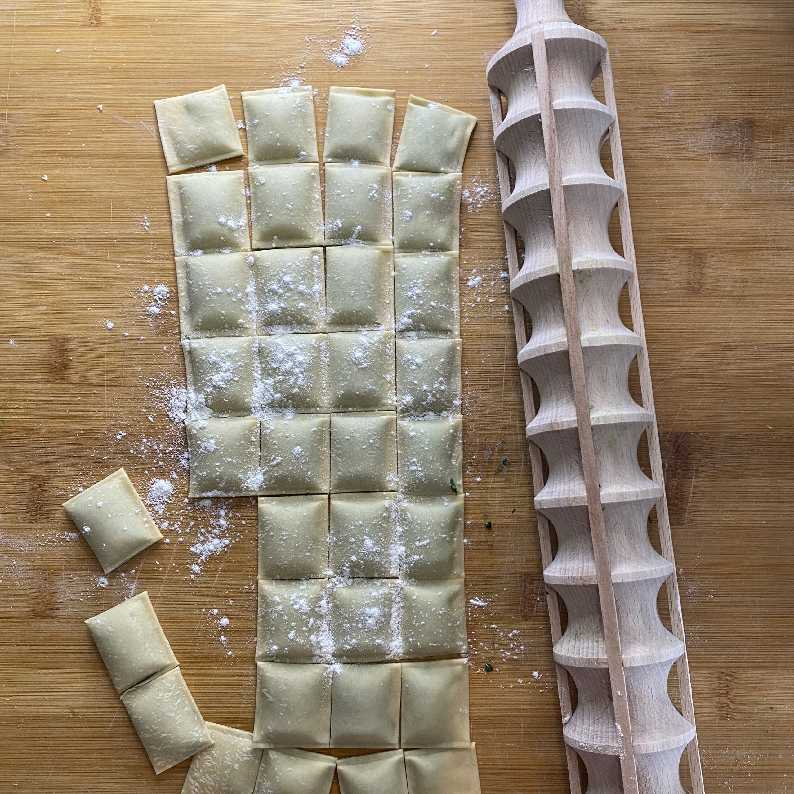 ravioli ripieni di ricotta e spinaci
