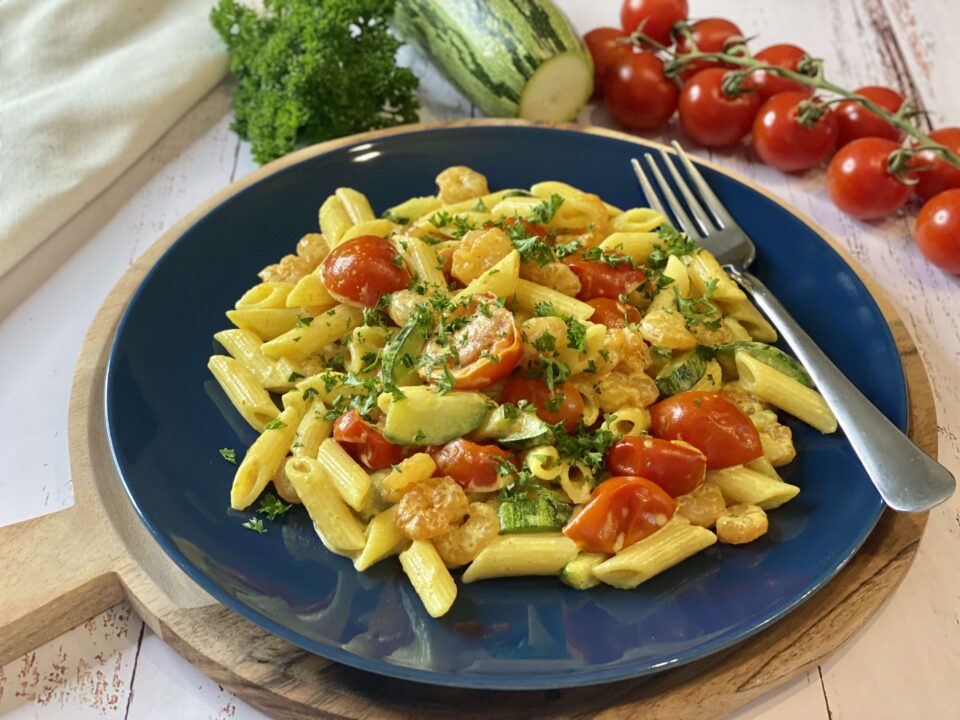 pasta con curry gamberetti e zucchine