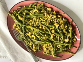 fagiolini con curry e anacardi