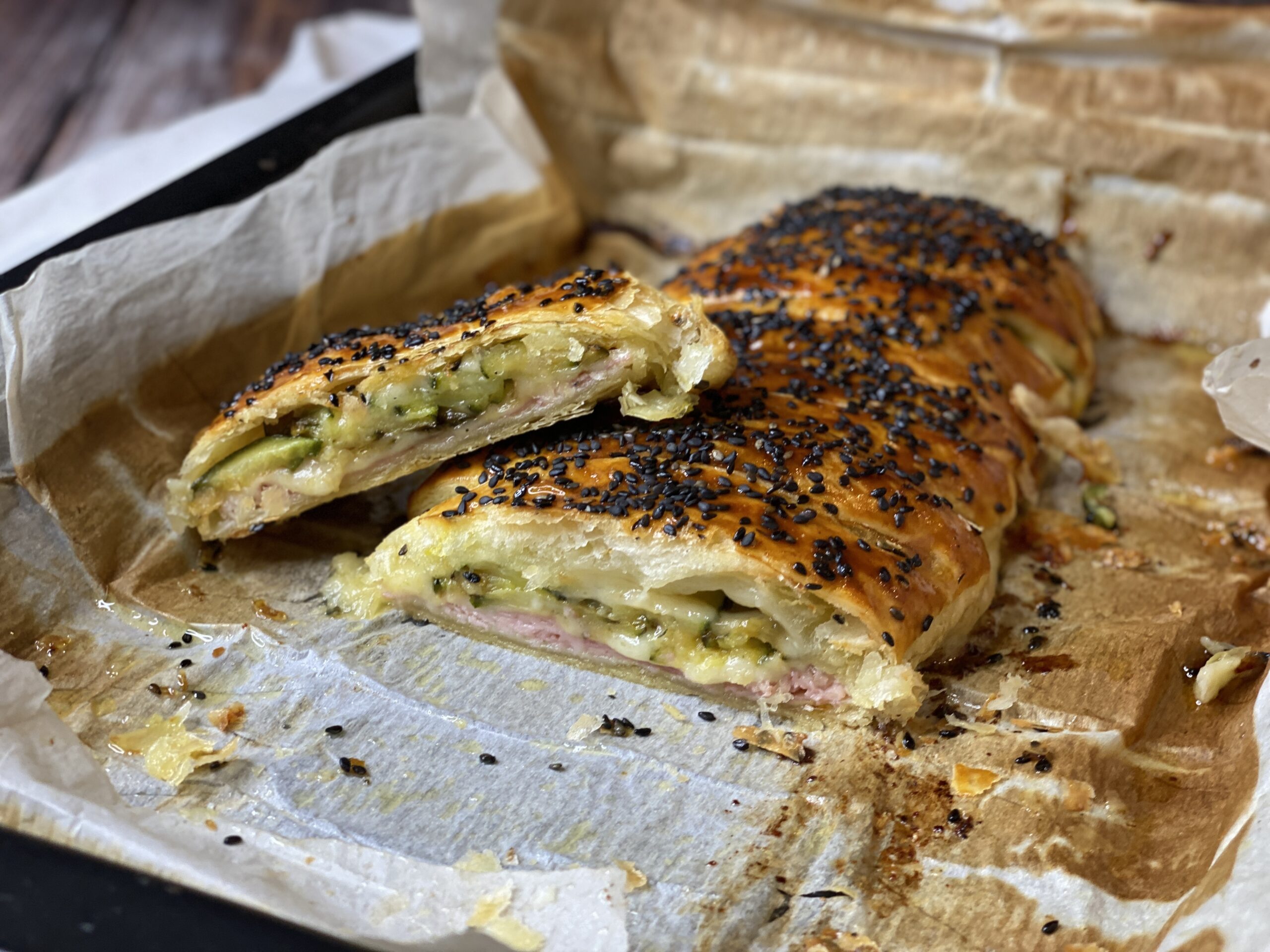 strudel di sfoglia con zucchine