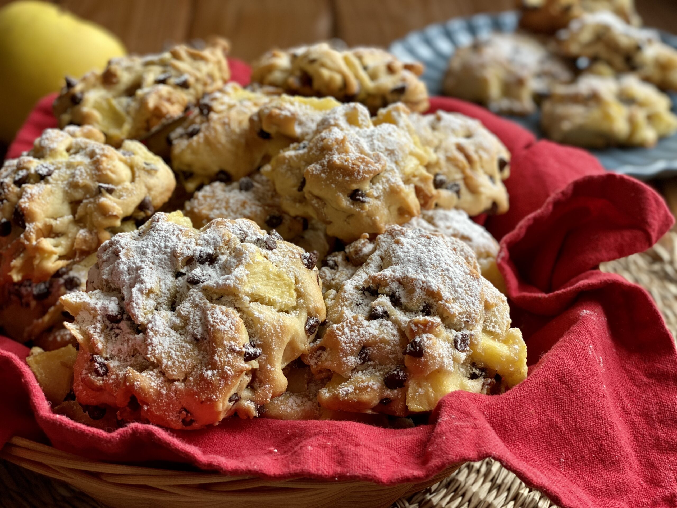 biscotti con mele noci e cioccolato