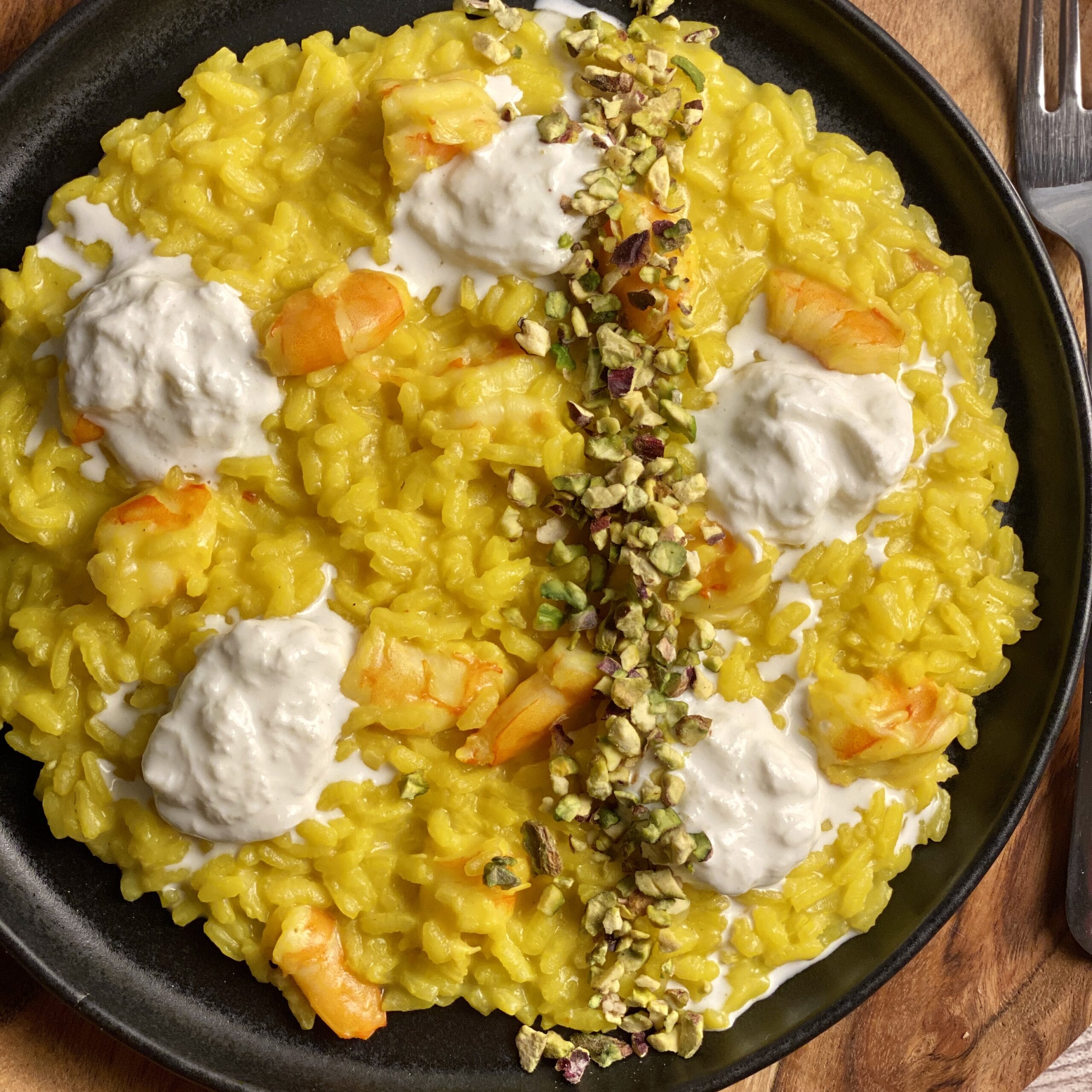 Risotto allo zafferano con gamberi e burrata