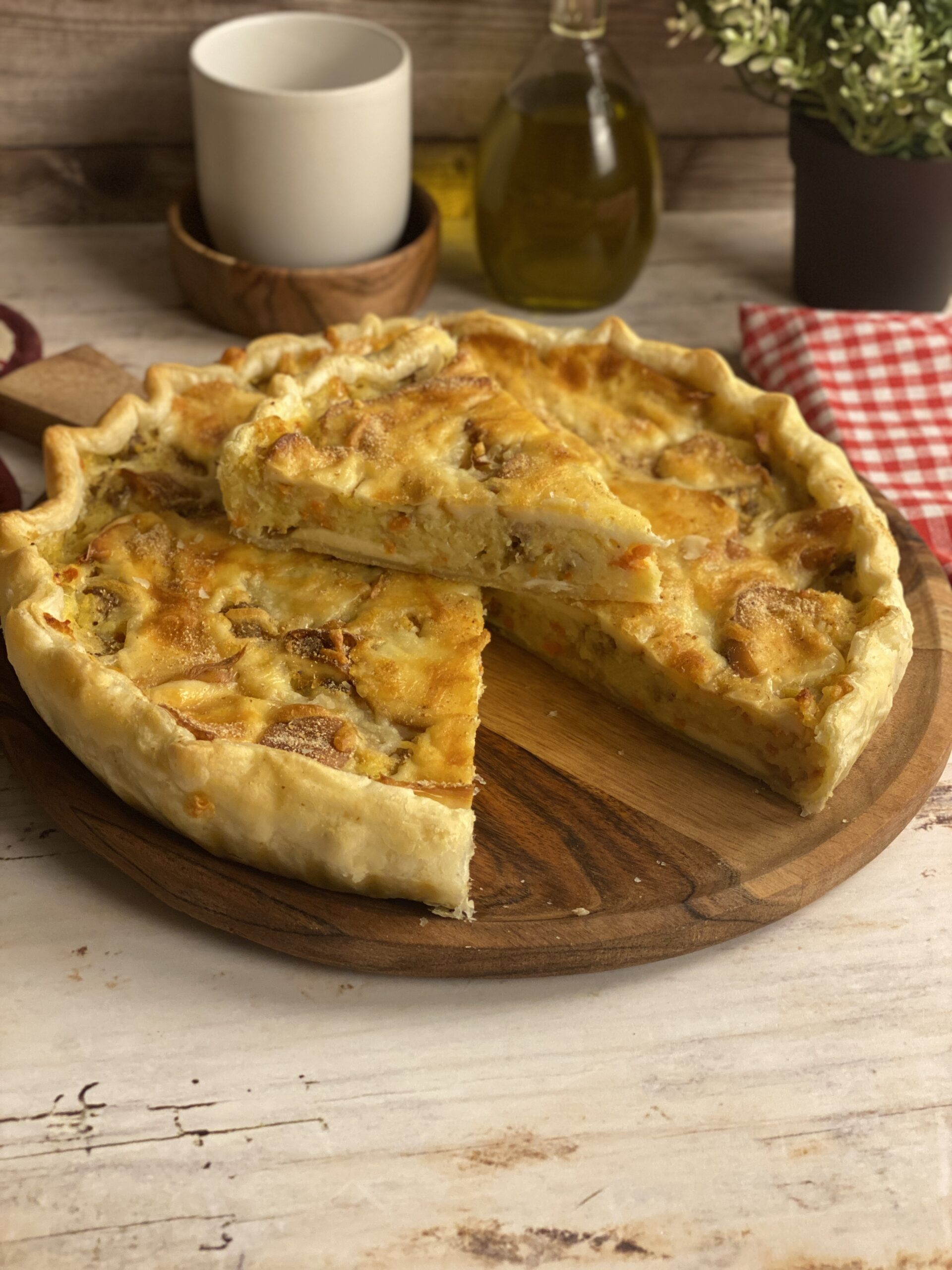 TORTA CON PATATE SALSICCIA E SCAMORZA
