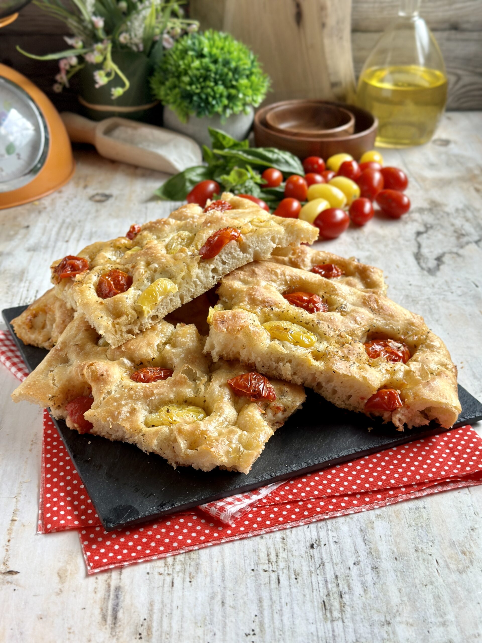 Focaccia senza impasto con pomodorini