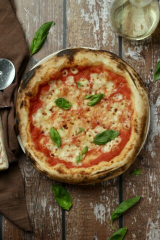 pizza con cornicione