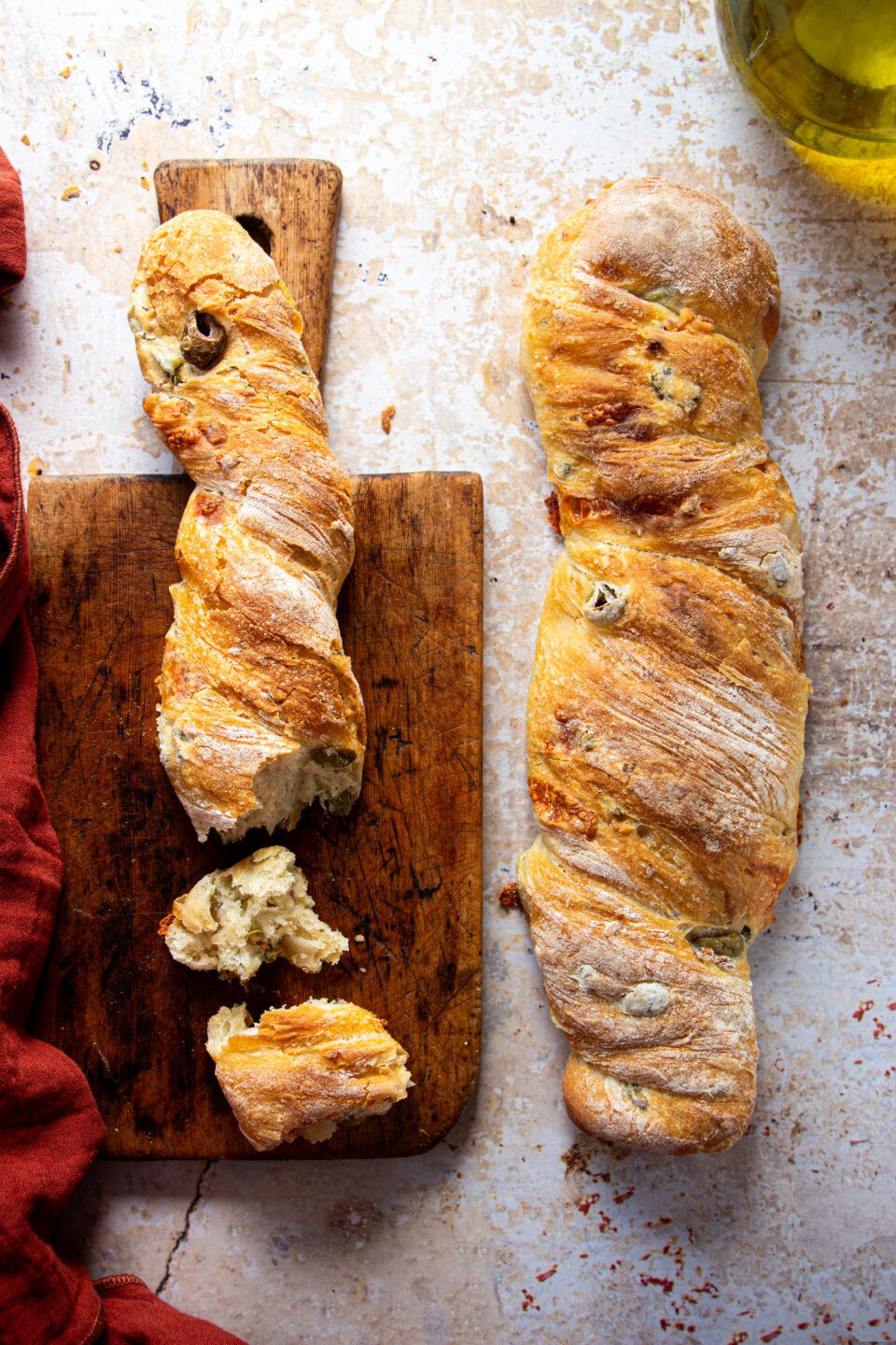 Torciglioni rustici di pane farcito – con olive, guanciale e caciotta